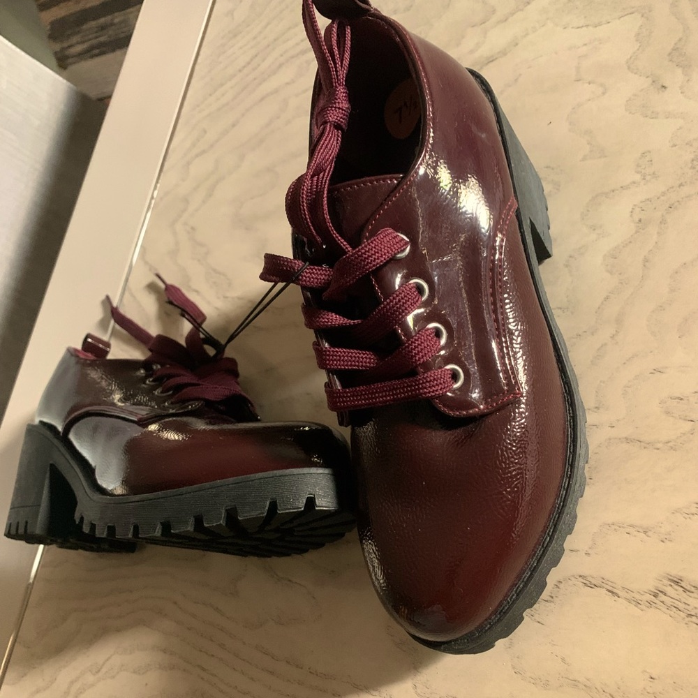 Beautiful deep red shoes extremely comfortable perfect for jean’s or shorts